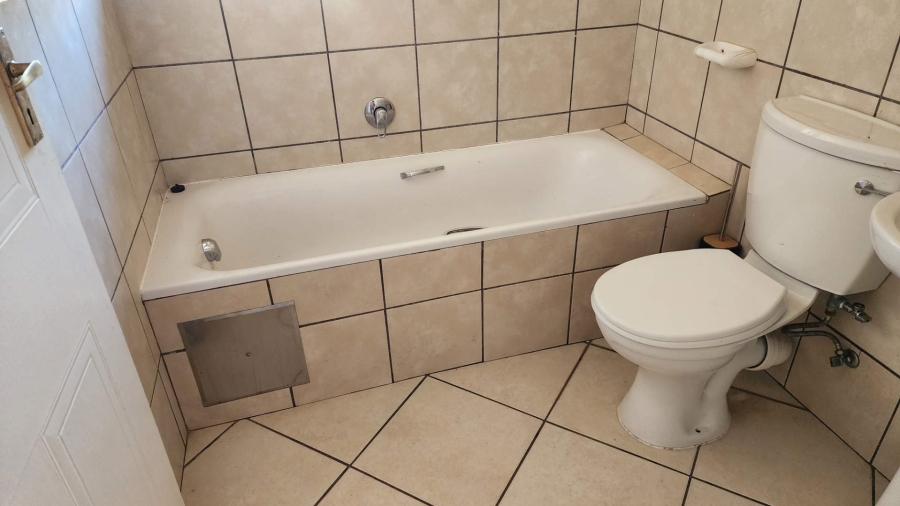 2 Bedroom Property for Sale in Waterval East North West